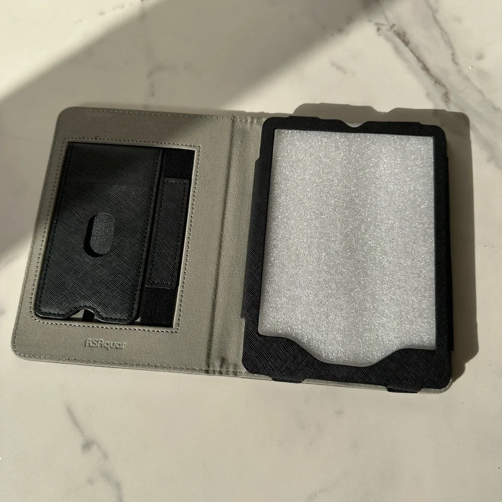NWOT Kindle Paperwhite Case Tablet Cover for 11th Generation 6.8